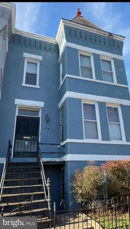 656 6TH ST NE, Washington, DC 20002