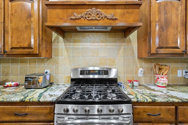 1125 Whispering Oaks, China Spring, TX 76633