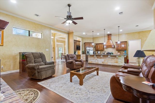1125 Whispering Oaks, China Spring, TX 76633