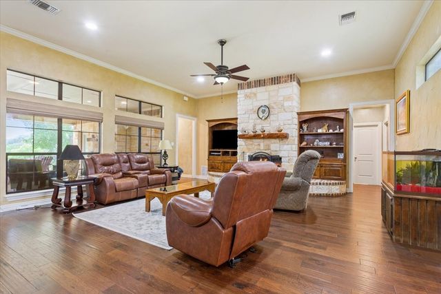 1125 Whispering Oaks, China Spring, TX 76633