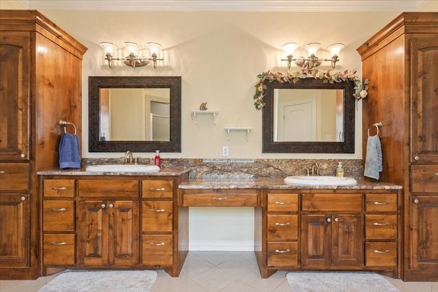1125 Whispering Oaks, China Spring, TX 76633