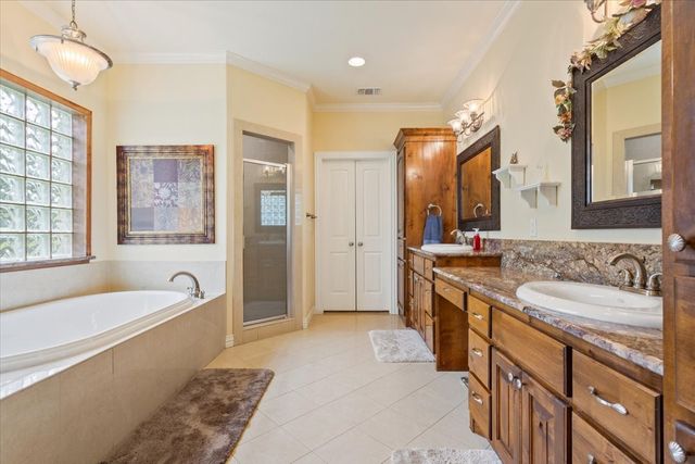 1125 Whispering Oaks, China Spring, TX 76633
