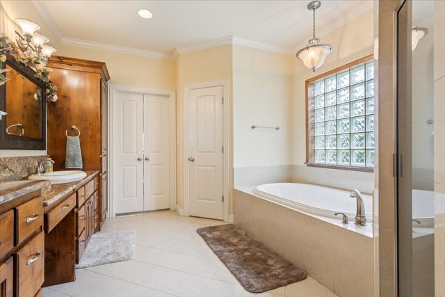 1125 Whispering Oaks, China Spring, TX 76633