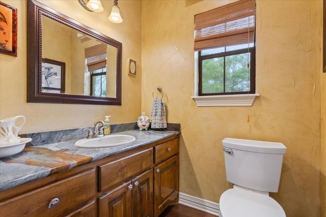 1125 Whispering Oaks, China Spring, TX 76633