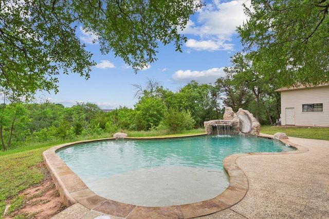 1125 Whispering Oaks, China Spring, TX 76633