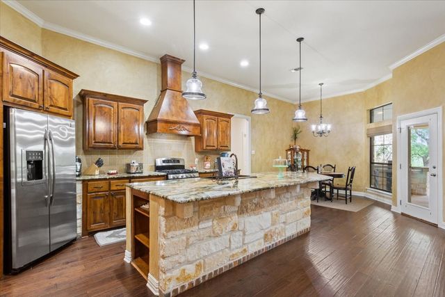 1125 Whispering Oaks, China Spring, TX 76633