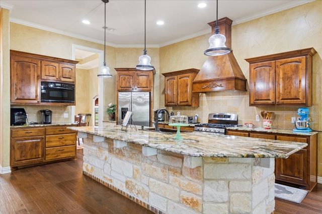 1125 Whispering Oaks, China Spring, TX 76633