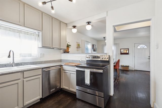 3202 Aster Street, Dallas, TX 75211