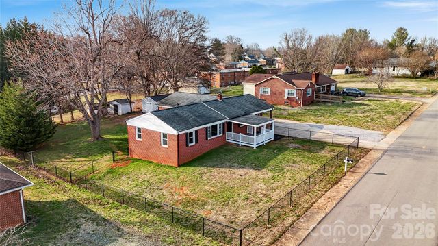 606 Park Avenue, Morganton, NC 28655