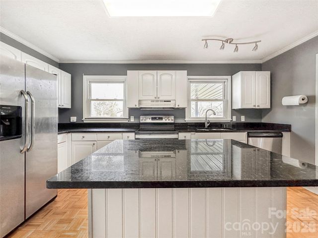 606 Park Avenue, Morganton, NC 28655