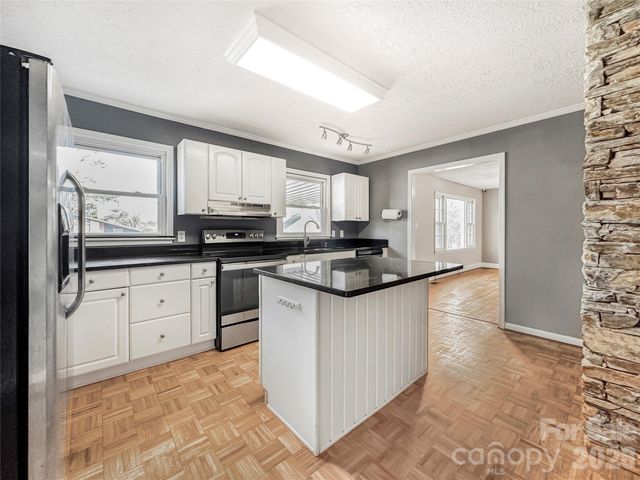 606 Park Avenue, Morganton, NC 28655