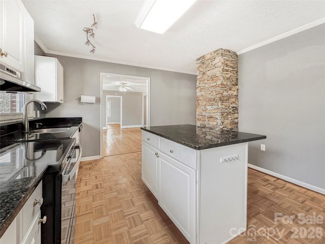 606 Park Avenue, Morganton, NC 28655