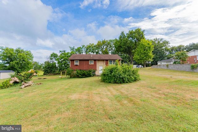 4984 SHEPHERDSTOWN RD, Martinsburg, WV 25404