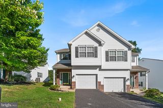 1537 CREST PARK CT, Bethlehem, PA 18015