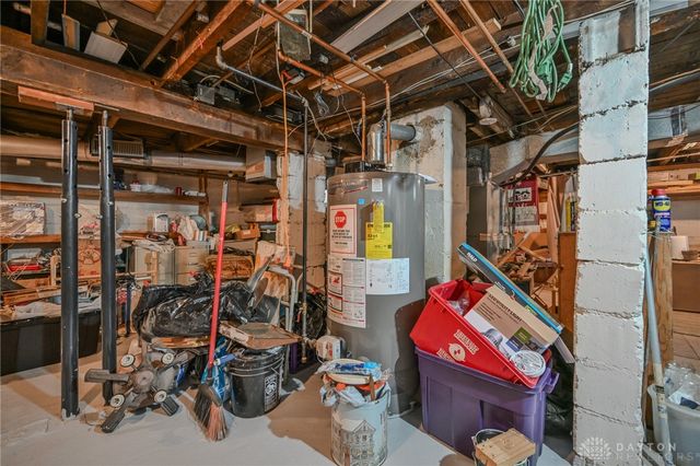 1302 N Yellow Springs Street, Springfield, OH 45504