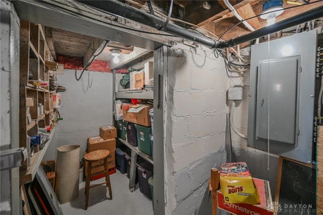 1302 N Yellow Springs Street, Springfield, OH 45504