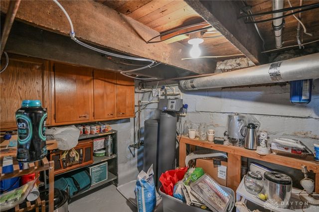 1302 N Yellow Springs Street, Springfield, OH 45504