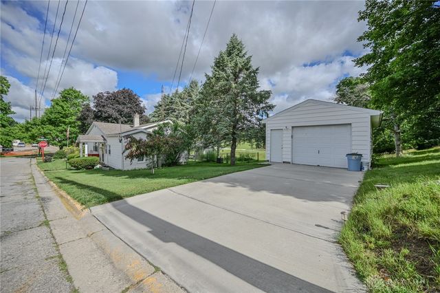 1302 N Yellow Springs Street, Springfield, OH 45504