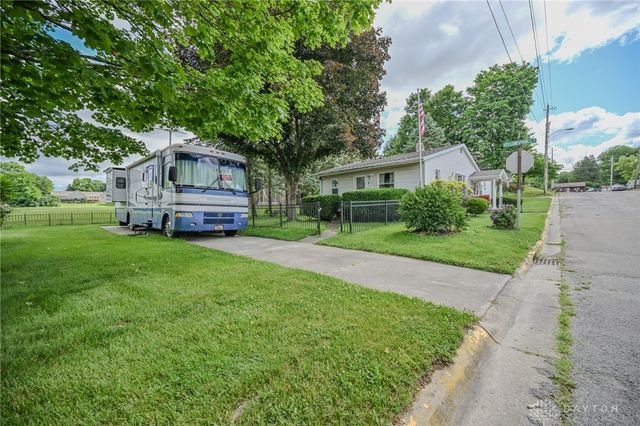 1302 N Yellow Springs Street, Springfield, OH 45504