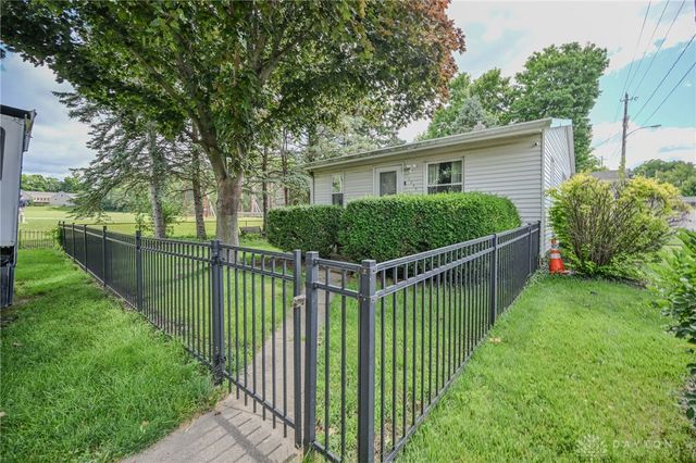 1302 N Yellow Springs Street, Springfield, OH 45504