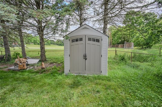 1302 N Yellow Springs Street, Springfield, OH 45504