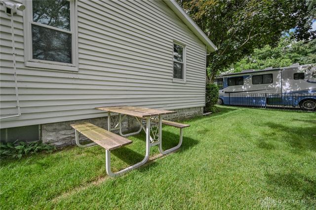 1302 N Yellow Springs Street, Springfield, OH 45504
