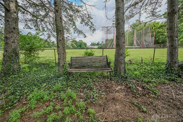 1302 N Yellow Springs Street, Springfield, OH 45504