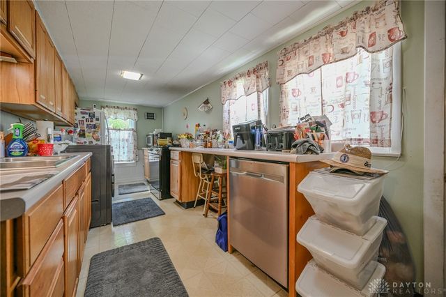 1302 N Yellow Springs Street, Springfield, OH 45504