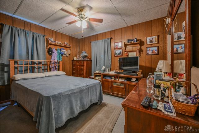 1302 N Yellow Springs Street, Springfield, OH 45504