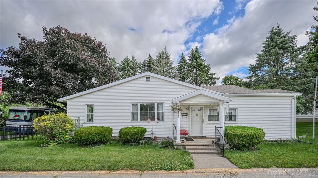1302 N Yellow Springs Street, Springfield, OH 45504