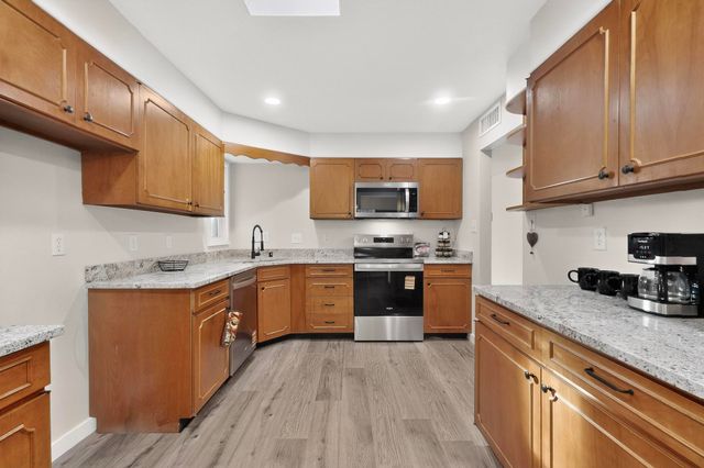 10401 Princess Jeanne Avenue NE, Albuquerque, NM 87112