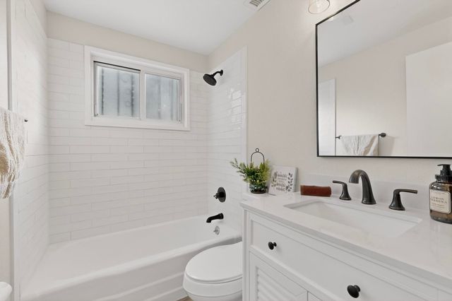 10401 Princess Jeanne Avenue NE, Albuquerque, NM 87112