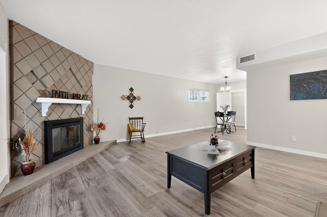 10401 Princess Jeanne Avenue NE, Albuquerque, NM 87112