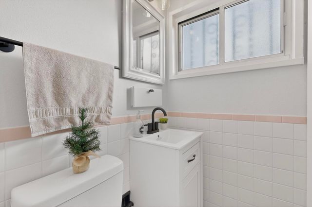 10401 Princess Jeanne Avenue NE, Albuquerque, NM 87112