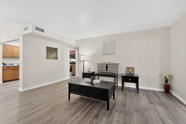 10401 Princess Jeanne Avenue NE, Albuquerque, NM 87112