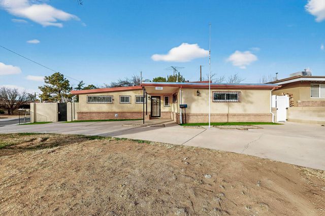 10401 Princess Jeanne Avenue NE, Albuquerque, NM 87112