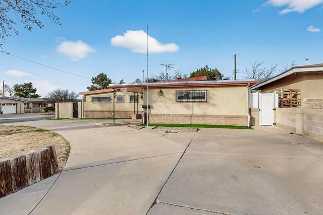 10401 Princess Jeanne Avenue NE, Albuquerque, NM 87112