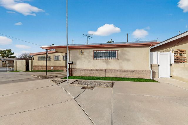 10401 Princess Jeanne Avenue NE, Albuquerque, NM 87112
