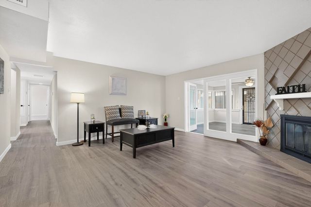 10401 Princess Jeanne Avenue NE, Albuquerque, NM 87112