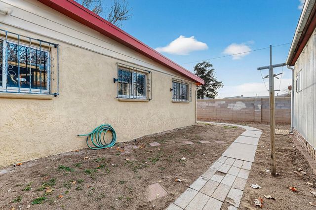 10401 Princess Jeanne Avenue NE, Albuquerque, NM 87112