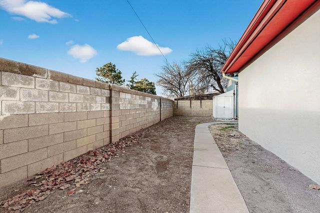 10401 Princess Jeanne Avenue NE, Albuquerque, NM 87112