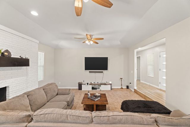 104 N Ramblin Oaks Drive, Moore, OK 73160