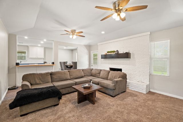 104 N Ramblin Oaks Drive, Moore, OK 73160