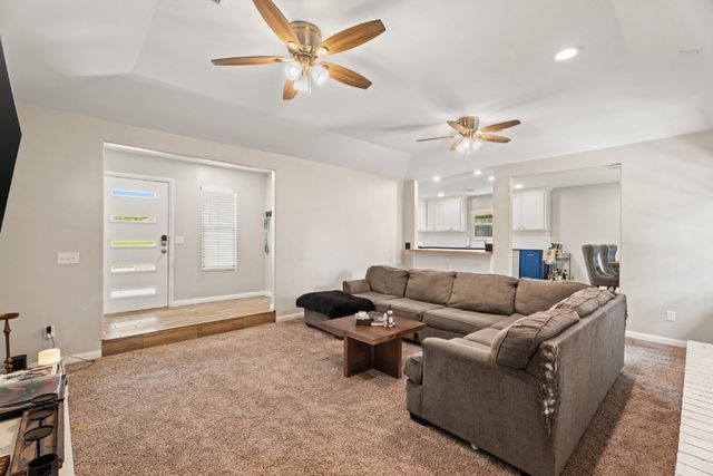 104 N Ramblin Oaks Drive, Moore, OK 73160