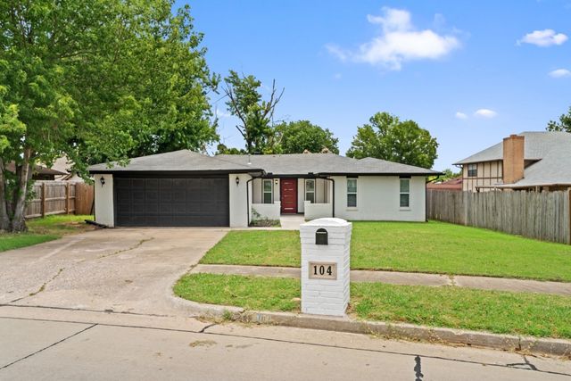 104 N Ramblin Oaks Drive, Moore, OK 73160