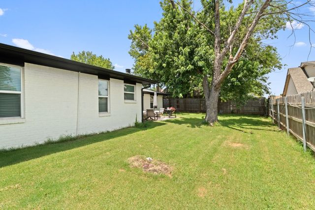 104 N Ramblin Oaks Drive, Moore, OK 73160