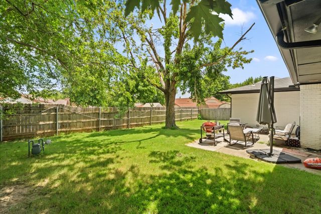 104 N Ramblin Oaks Drive, Moore, OK 73160