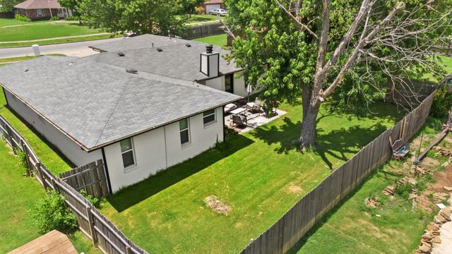 104 N Ramblin Oaks Drive, Moore, OK 73160