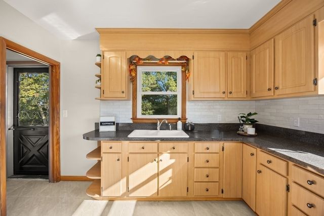 60 Sunhill Road, Taunton, MA 02780