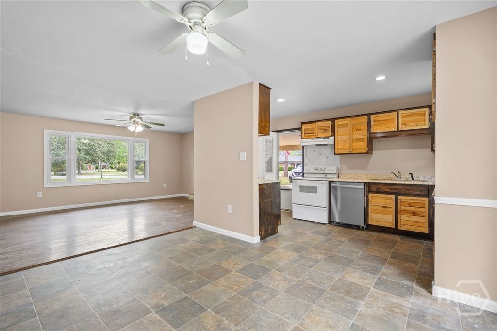 Image 10 of property listing at 100 Westwood Drive, Rincon, GA 31326